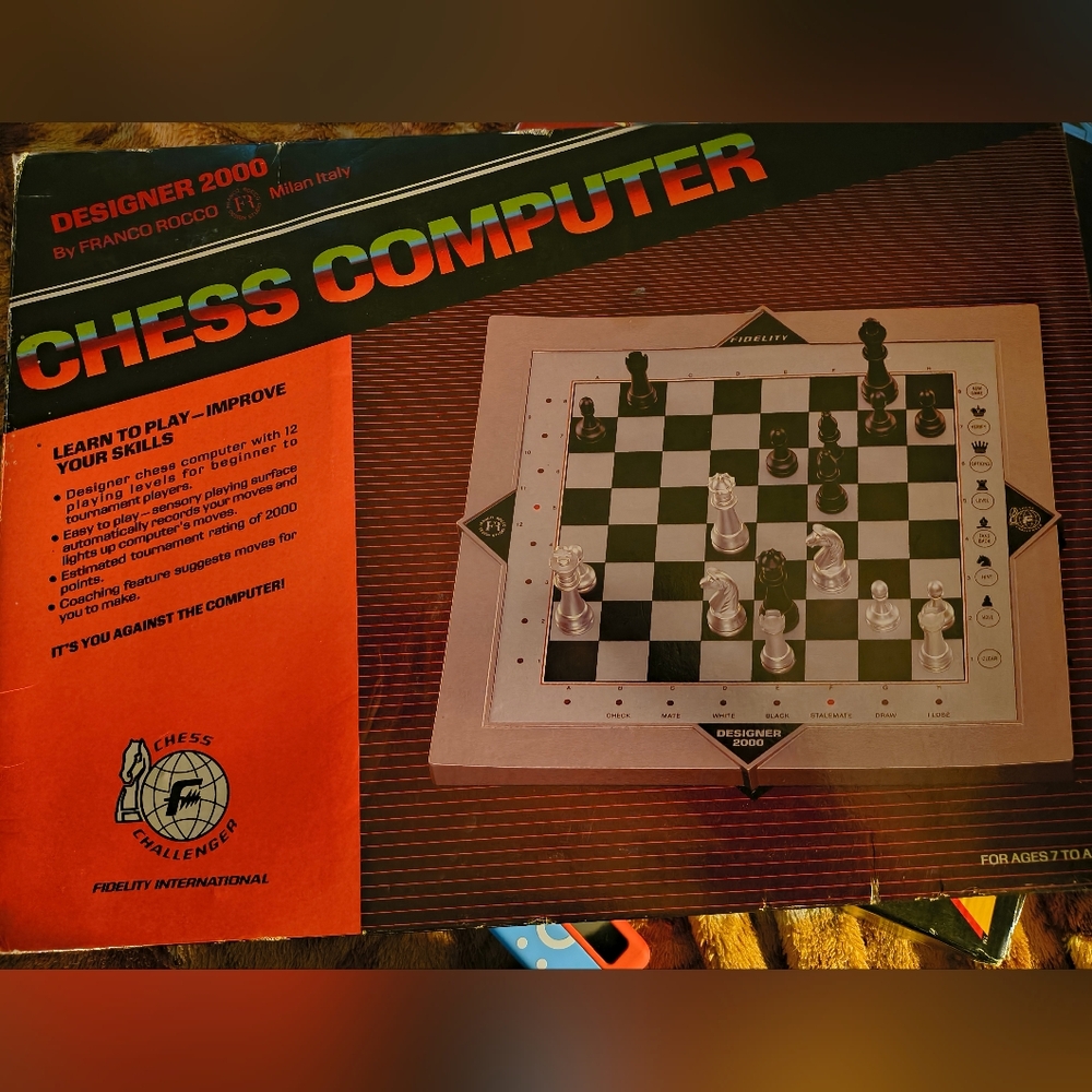 2000 Electronic Chess Computer - Black and White